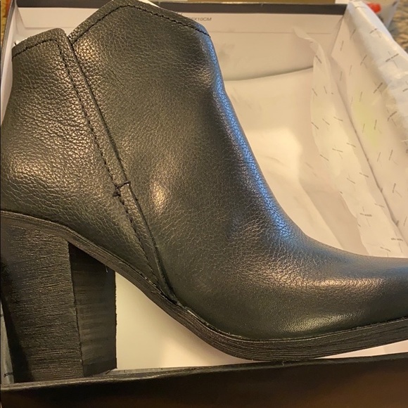 NWT dolce vita size 8 black leather ankle bootie - Picture 3 of 12